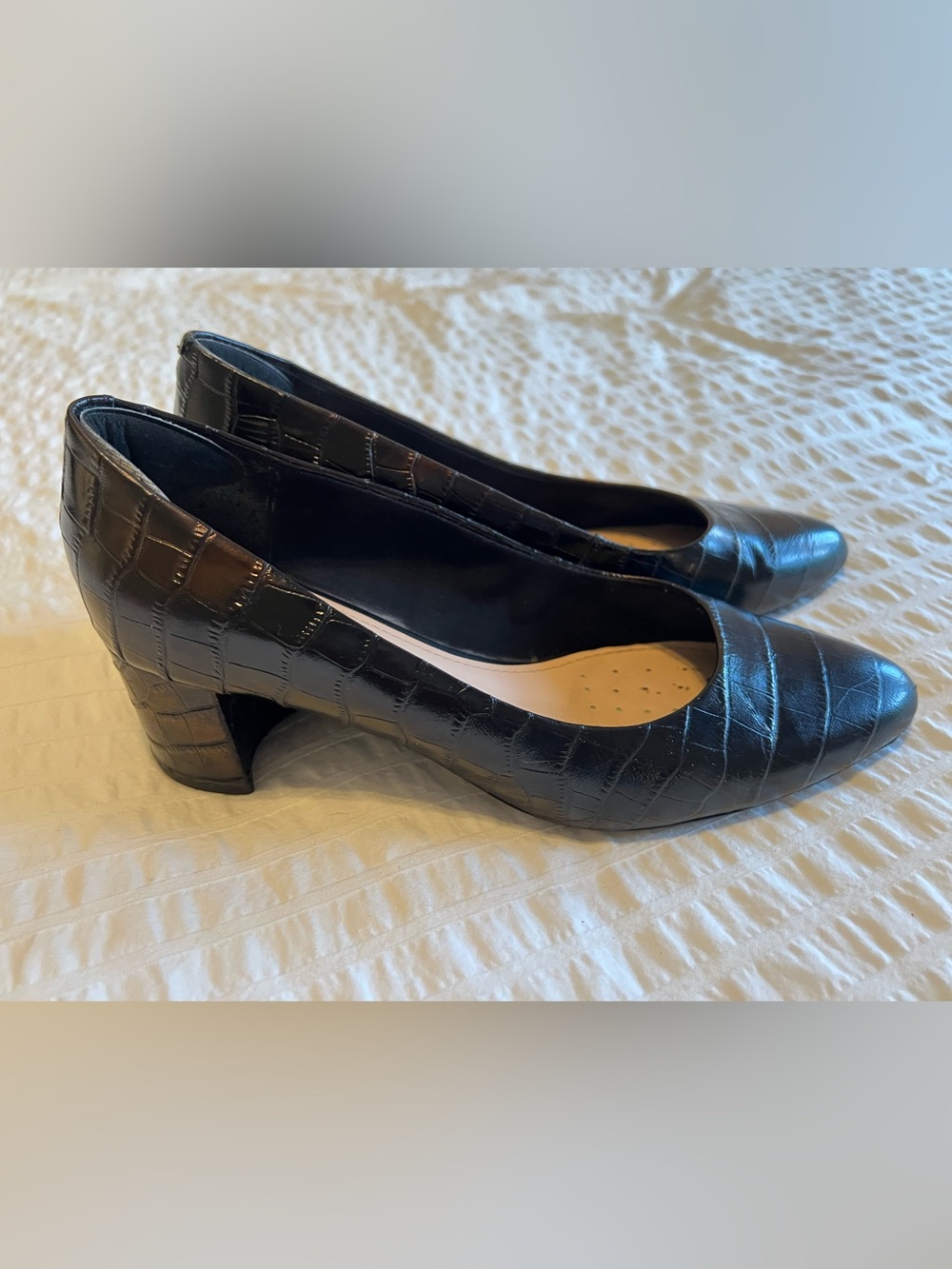 Easy Spirit Black Croc-Embossed Mid Block Heel Pumps (wide width) - Picture 3 of 8